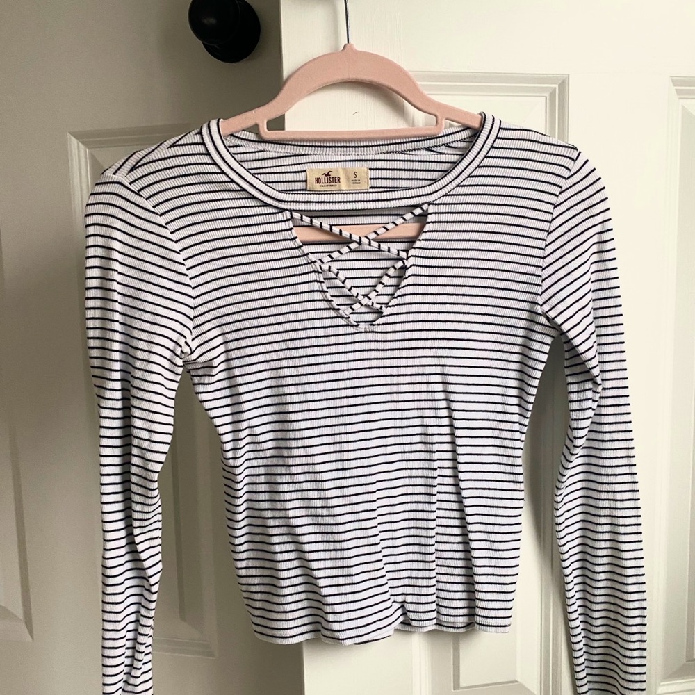 hollister cut out striped shirt !